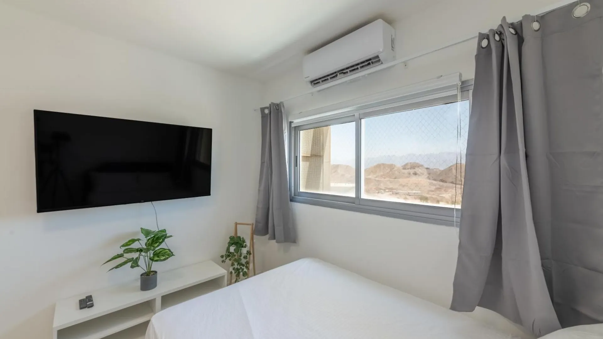 Eilat Spring Vacation-Amazing Pool Apartment 0*,  Israel